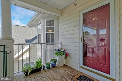 25230 Pond View Square unit 301, Chantilly, VA 20152 - photo 4