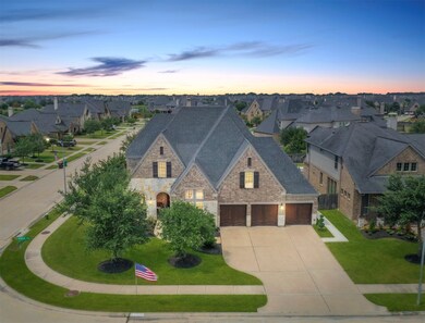 27510 Blinkwood Park sits on a large cul-de-sac lot in the sought after Firethorne community! Wonderful location! Katy ISD schools, easy access to freeway and amenities!