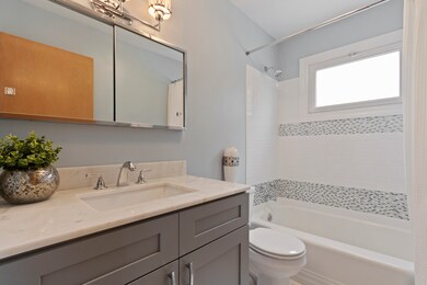 586 E Park Ave, Elmhurst, IL 60126 - photo 6