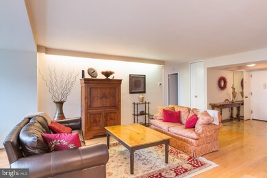 Watergate East Residences unit 603-N, Washington, DC 20037 - photo 3