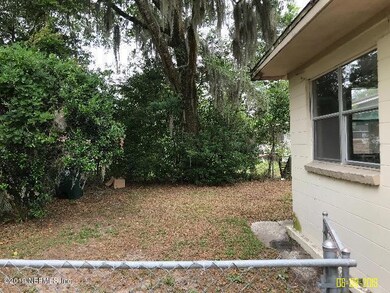 8238 Newton Rd, Jacksonville, FL 32216 - photo 7