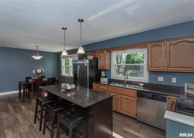 4568 Sheridan St, Davenport, IA 52806 - photo 2