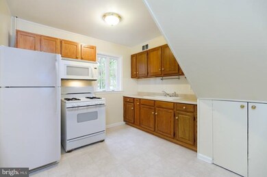 232 Manassas Dr, Manassas Park, VA 20111 - photo 4