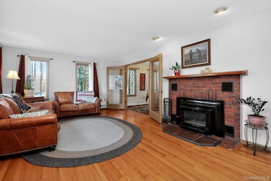 4 Carlyle Rd, Hyde Park, NY 12538 - photo 2