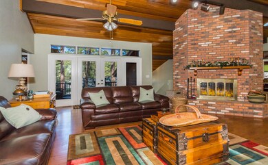 005_Living Room