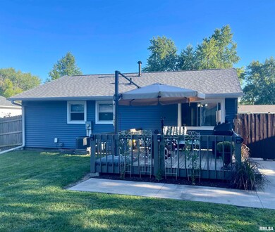 2112 W 54th St, Davenport, IA 52806 - photo 4