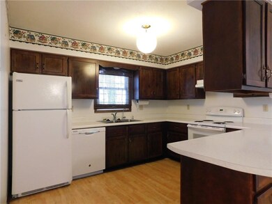 2422 N 4th Ave E, Newton, IA 50208 - photo 7