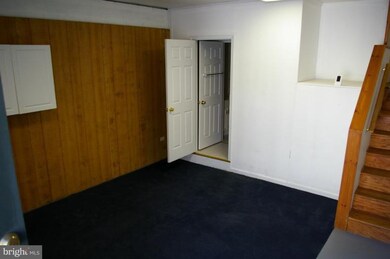 270 N Washington St unit APARTMENT B, Berkeley Springs, WV 25411 - photo 7