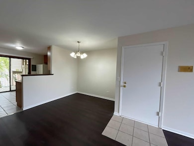 202 N Waters Edge Dr unit 201, Glendale Heights, IL 60139 - photo 3