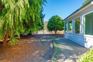 8820 Chambers Creek Rd W, University Place, WA 98467 - photo 3