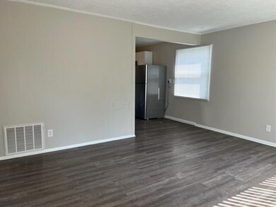 228 St Christopher Ln, Columbus, OH 43213 - photo 2