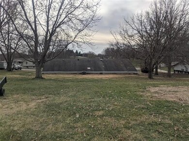 Treed estate lot (.59 acres)