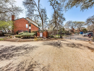 8601 Park Ln unit 221B, Dallas, TX 75231 - photo 3