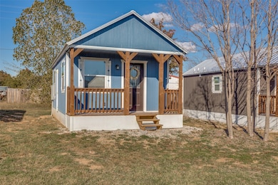 906 El Camino Real unit 4, Chico, TX 76431 - photo 2