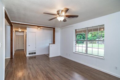 1242 E 5th St, Cushing, OK 74023 - photo 2