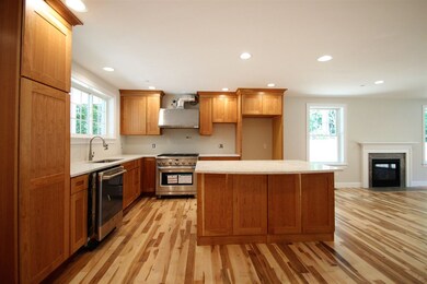 9 Oak St unit 3, Newmarket, NH 03857 - photo 3