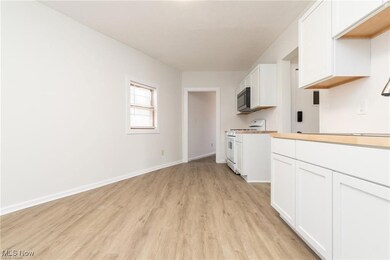 3905 Woodbine Ave unit Up, Cleveland, OH 44113 - photo 4