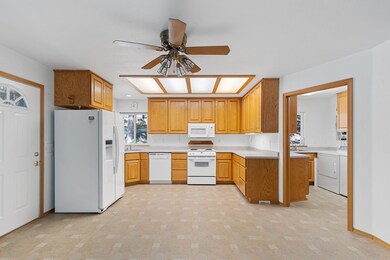 3635 Wards Creek Rd, Rogue River, OR 97537 - photo 4