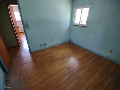 7736 Mapleway Dr, Olmsted Falls, OH 44138 - photo 6