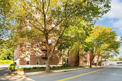 821 Bronx River Rd unit 5J, Bronxville, NY 10708 - photo 3