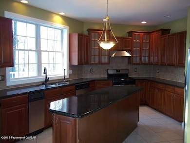 77 Yolanda Dr, Shavertown, PA 18708 - photo 2