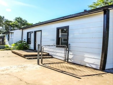 602 N Montgomery Ave, Watonga, OK 73772 - photo 2