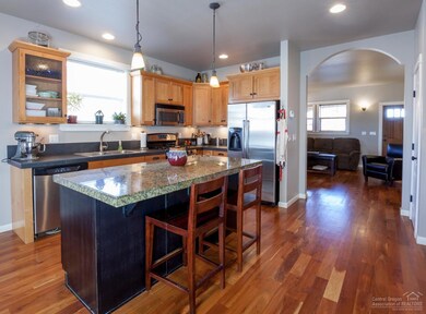 1522 NW Hemlock Ave, Redmond, OR 97756 - photo 5