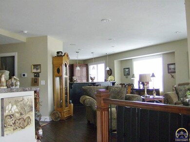 4100 SW Cambridge Ave, Topeka, KS 66610 - photo 2