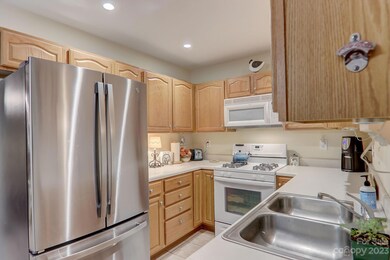 88 Rotunda Cir, Asheville, NC 28806 - photo 6