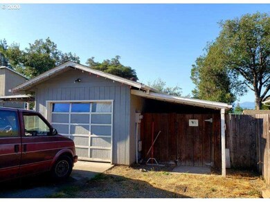 1109 SW Foundry St, Grants Pass, OR 97526 - photo 3