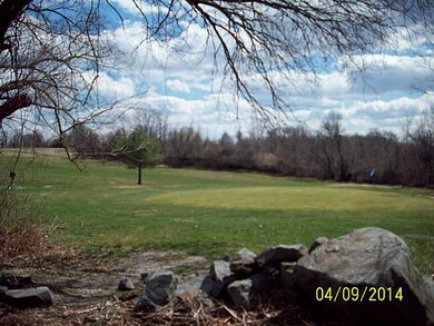 View. Cul-de-sac overlooks golf course