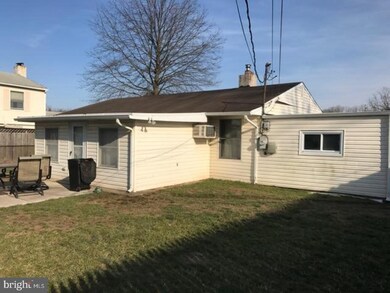 33 Young Birch Rd, Levittown, PA 19057 - photo 2