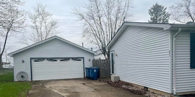 711 Shawnee Ct, Lowell, IN 46356 - photo 3