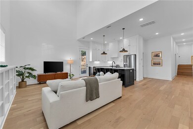 2047 E Little Crew Dr, Fayetteville, AR 72703 - photo 4