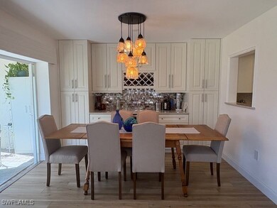 AN ENTERTAINERS DELIGHT!  THIS DINING ROOM IS UNIQ