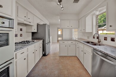 705 Country Club Dr, Richmond, TX 77469 - photo 7