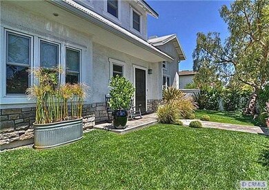 Wonderful private front yard