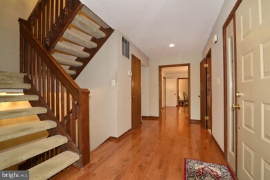 9727 Swift Creek Ct, Fairfax Station, VA 22039 - photo 4