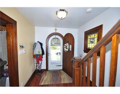 Entry/Foyer.