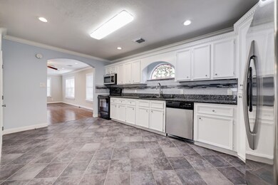 411 Lindale St, Houston, TX 77022 - photo 7