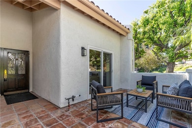 24412 Voltara Ct, Calabasas, CA 91302 - photo 3