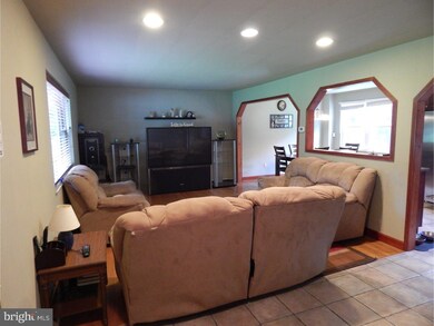 1111 Shenkel Rd, Pottstown, PA 19465 - photo 4
