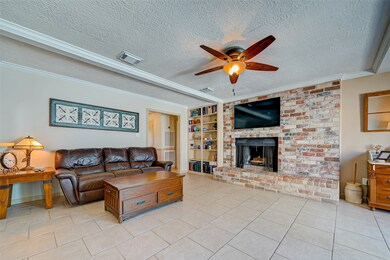 350 W Castle Harbour Dr, Friendswood, TX 77546 - photo 6