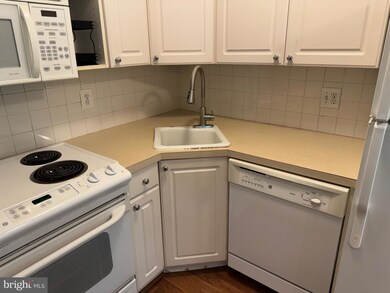 1905 N Rhodes St unit 39, Arlington, VA 22201 - photo 7