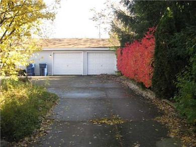 Parking Lot/Garage