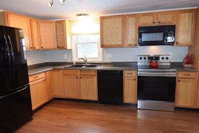 295 Maple St, Bethlehem, NH 03574 - photo 3