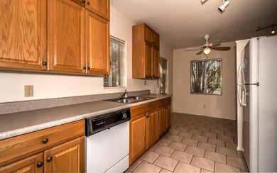 Kitchen to breakfast nook