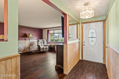 230 Blossom Dr_05