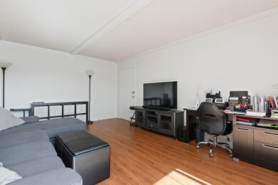 05 - Living Area