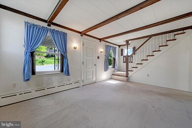 943 Upland Ave, Reading, PA 19607 - photo 4